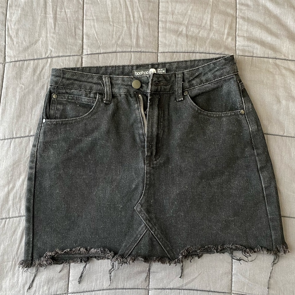 Boohoo black skirt